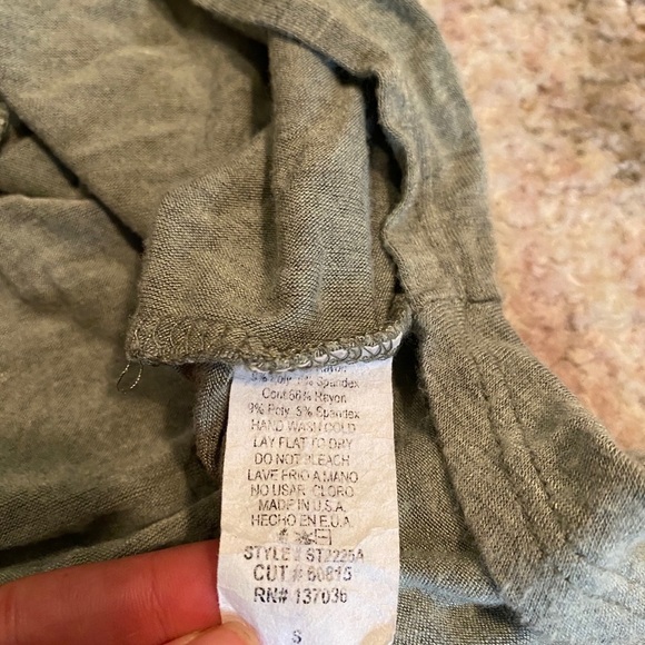 SINUOUS LIGHT GREEN BOTTOM KNOT SPRING TOP - Picture 4 of 4